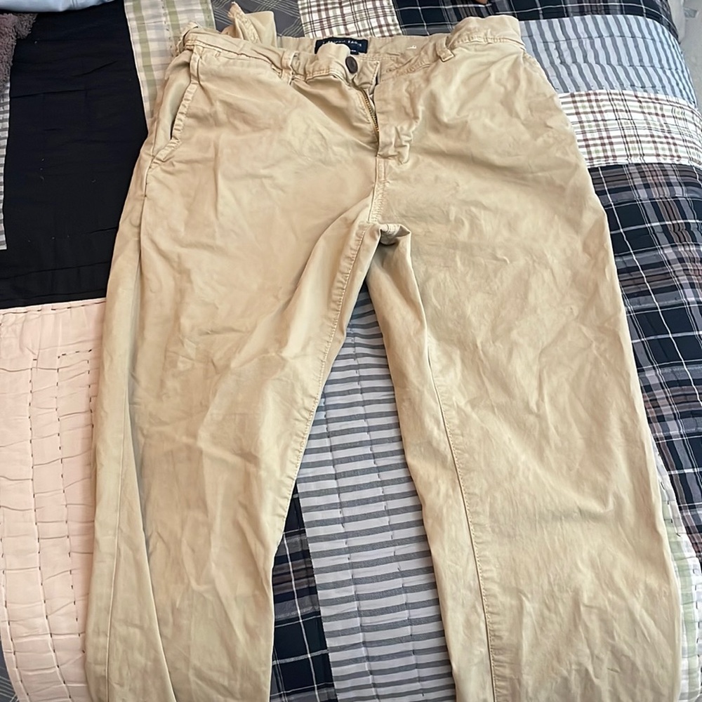 America eagle khakis pants